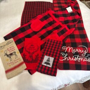 Holiday Christmas Red Black Buffalo Plaid 7 pc Apron towel table runner Set NWOT